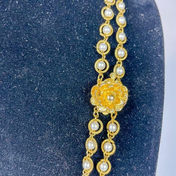 Vintage Gold-Tone Spring Coil Beads Faux Pearl Necklace With Floral Clasp Japan - Picture 3 of 6
